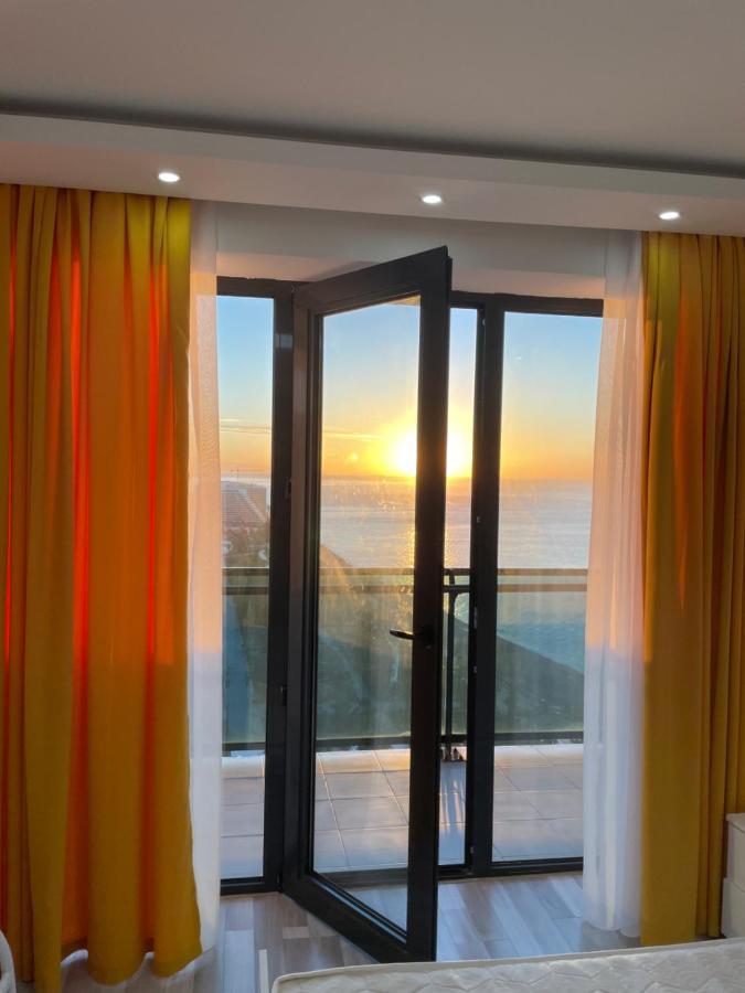 Sea View Apartments Orbi Beach Tower Батумі Екстер'єр фото