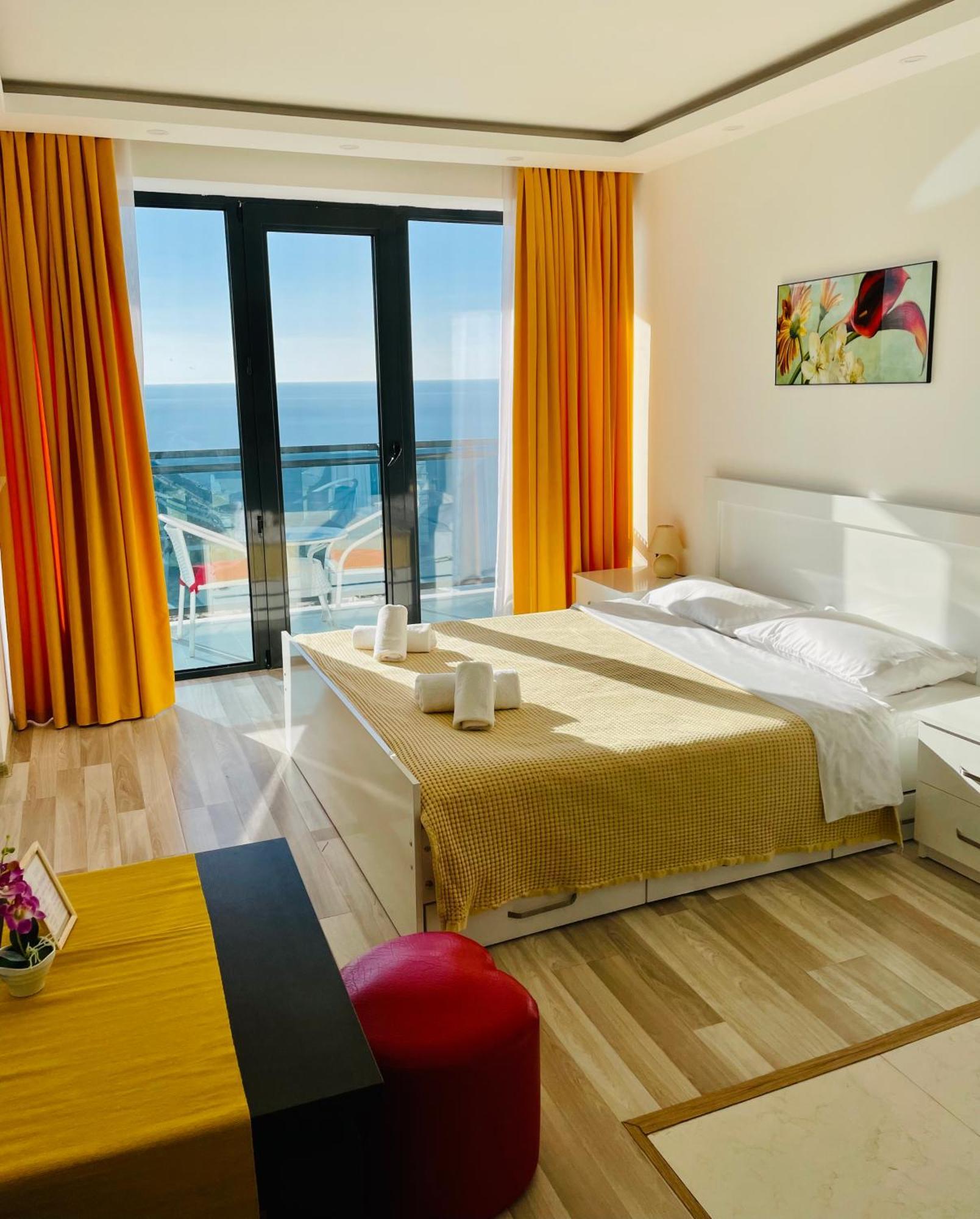 Sea View Apartments Orbi Beach Tower Батумі Екстер'єр фото