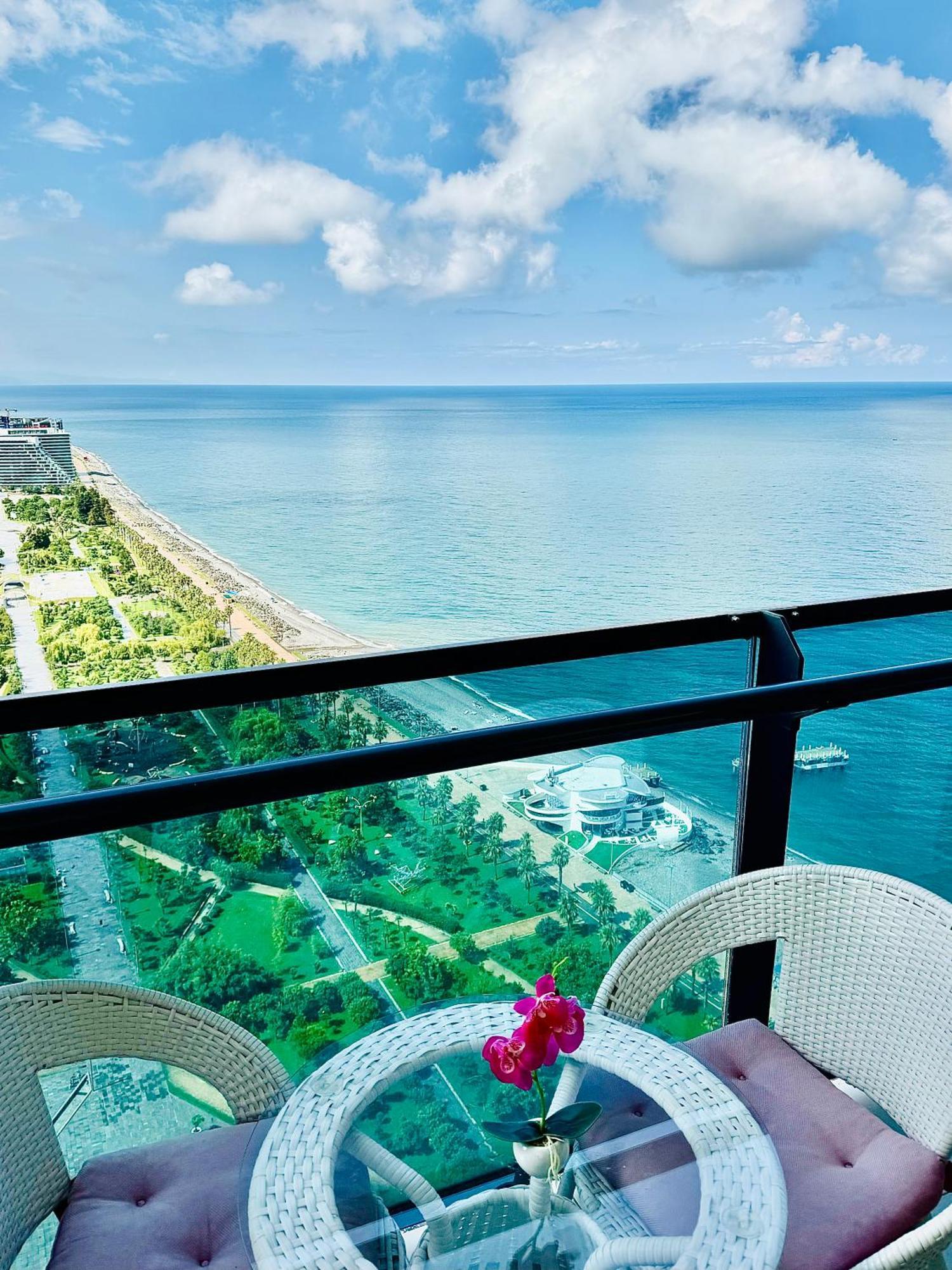 Sea View Apartments Orbi Beach Tower Батумі Екстер'єр фото