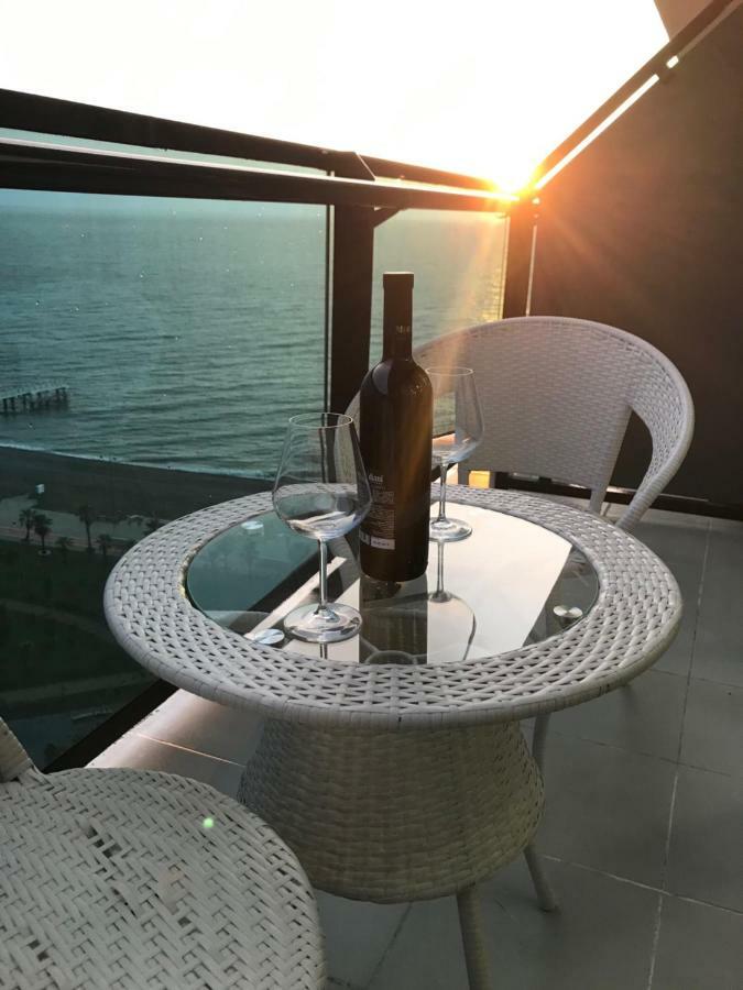 Sea View Apartments Orbi Beach Tower Батумі Екстер'єр фото